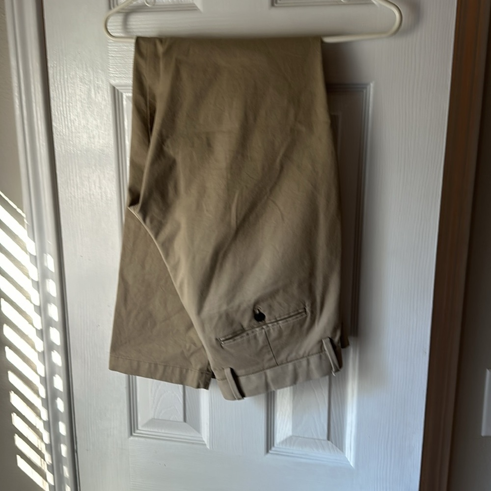 Gap slim khaki pants 33x32